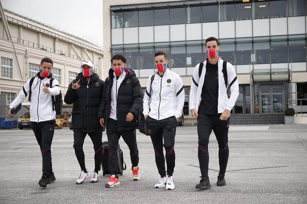 パブロ・サラビアのインスタグラム：「✈✈ Istambul ⭐⚽️  #paris #psg #allezparis #icicestparis #ucl #championsleague #ps19」