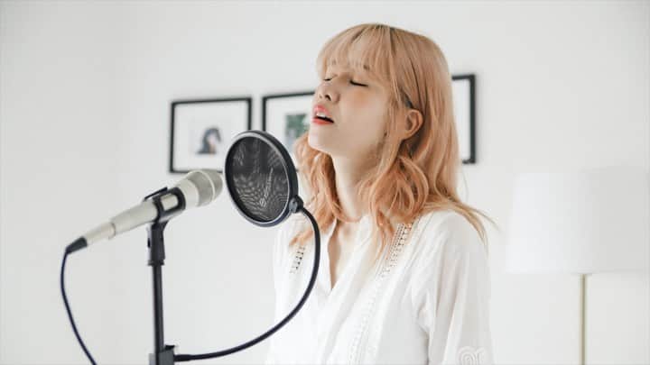 浅場佳苗のインスタグラム：「🔥🔥🔥 New cover video on my channel!!! replying to comments on YouTube. さよなら、ありがとう、声の限り、 悲しみよりもっと大事なことを。 ・ YouTubeにフルバージョンをあげてます！ ぜひ聴いて下さい〜！🙏✨ LiSA - 炎 (Kanae Asaba Cover) @xlisa_olivex #炎 #鬼滅の刃 #cover #歌ってみた #tokyo #japan #フレキシタリアン #ベジタリアン #ゆるヴィーガン #動物愛護 #サスティナブル #エコ #地球にやさしいミュージシャン #愛犬家 #dancemusic #edm #弾き語り女子 #dtm女子 #singer #songwriter #シンガーソングライター #beatmania #iidx #17live #LoL #tiktok #浅場佳苗 #kanaeasaba」