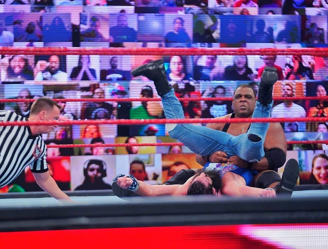 WWEさんのインスタグラム写真 - (WWEInstagram)「With @iameliaswwe distracted by @jeffhardybrand, @realkeithlee capitalizes to earn himself a spot on team #WWERaw for #SurvivorSeries」10月27日 10時21分 - wwe