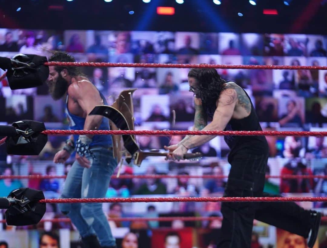 WWEさんのインスタグラム写真 - (WWEInstagram)「With @iameliaswwe distracted by @jeffhardybrand, @realkeithlee capitalizes to earn himself a spot on team #WWERaw for #SurvivorSeries」10月27日 10時21分 - wwe