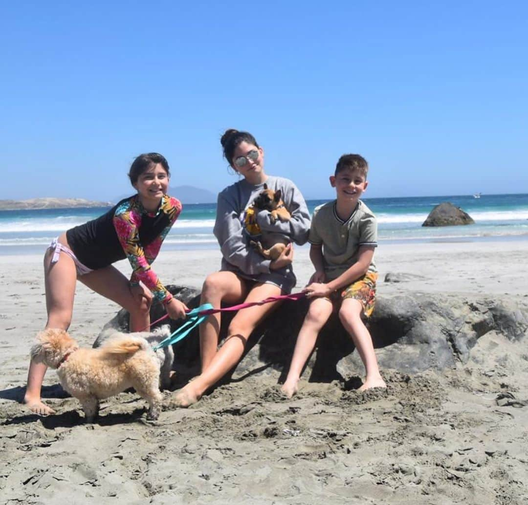 マウリシオ・ピニージャさんのインスタグラム写真 - (マウリシオ・ピニージャInstagram)「Hermosa tarde de playita con mi Familia maravillosa 🤩❤️ @gissepaz @agustina.pinillaa @matildapinilla @mauripinilla14」10月27日 10時13分 - pinigol9