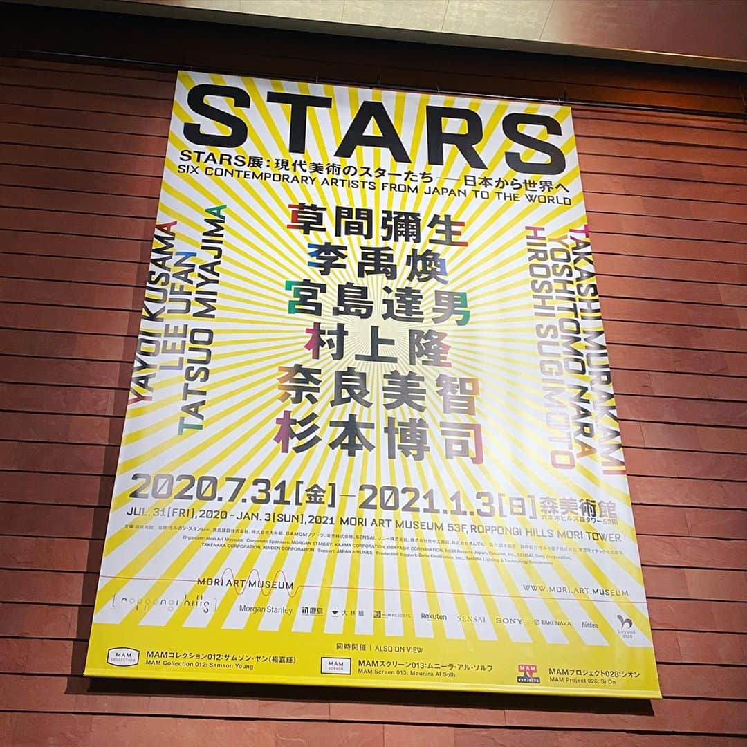 望月理恵さんのインスタグラム写真 - (望月理恵Instagram)「やっと行けました。 「STARS展」 現代美術のスターたち-日本から世界へ@森美術館  出品アーティストは草間彌生、杉本博司、宮島達男、村上隆、奈良美智、李禹煥（リ・ウファン）  久しぶりの美術館、わくわくしました。もっと行きたいな。  #STARS展#豪華 #ただ作品が少なくて消化不良でした。#これだけのアーティスト6人の作品を一同に見られるだけですごいことですけど🤣」10月27日 10時20分 - mochiee28