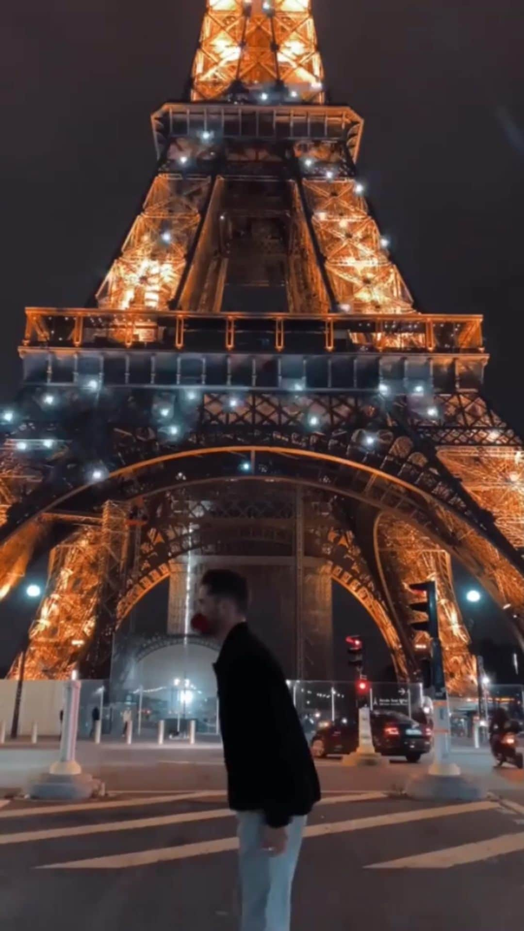 BeStylishのインスタグラム：「Paris the city of love😍🗼🇫🇷 Wouldn't you agree?💕  By @explorerssaurus_   FOLLOW @bestylish  #coupletrip #travellingcouple #travelcouples #coupleswhotravel #traveltogether #travelingcouple #creativecouplegoals #adventurecouple #travelwithus #travelwithlove #couplesgoals #travelcouple #couplegoal #couplelove #cutecouple #lovecouple #couplevideos #couplegoals #couplegoal #couplegoals❤ #couplegoals💑 #couplelove #coupleofinstagram #couplequotes #couples #cuplegoals」