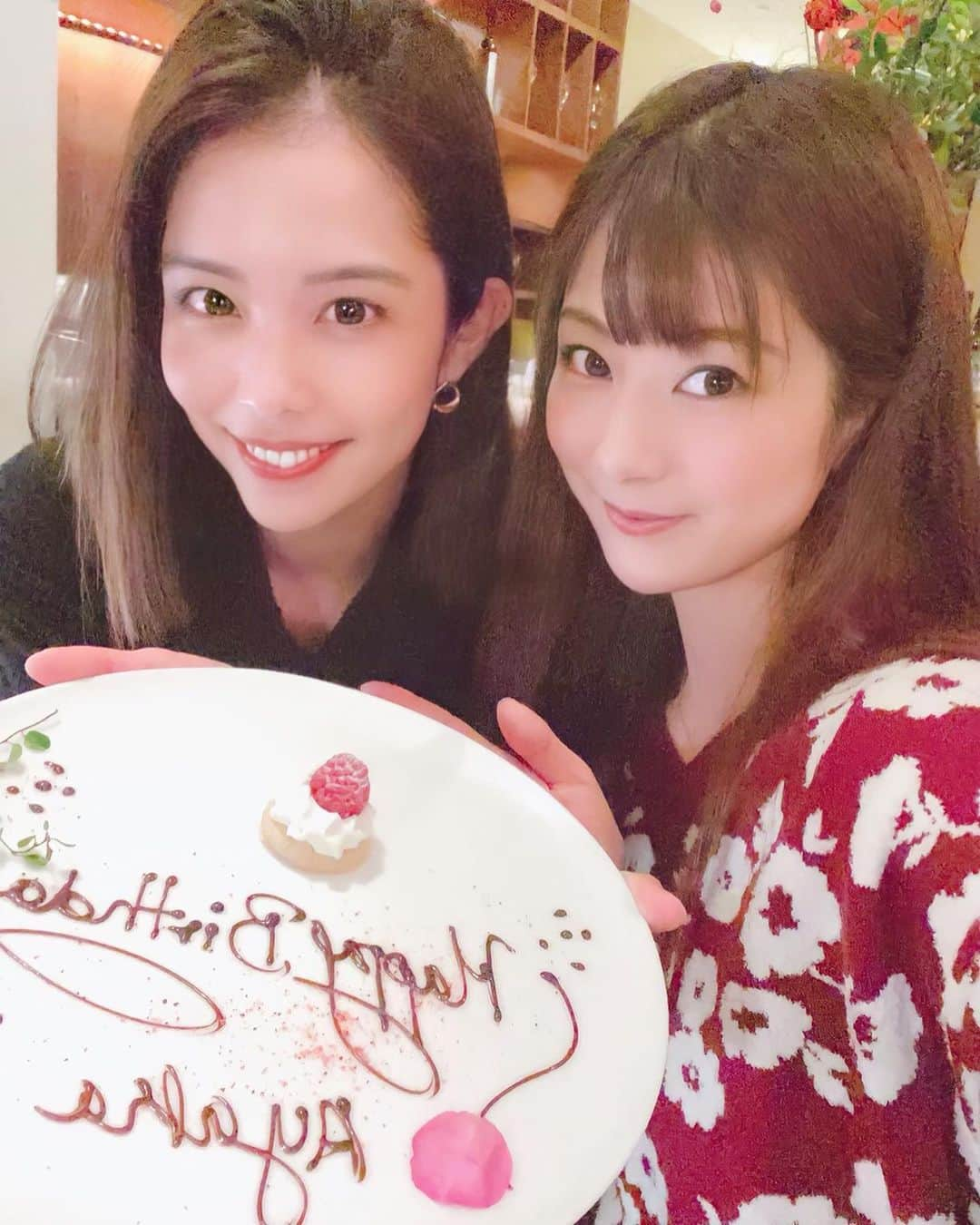 浦田麻緖さんのインスタグラム写真 - (浦田麻緖Instagram)「ちょっと遅くなっちゃったけど❣️  @ayakakojima1006  あやかおめでとう💕👸💕なんか、お料理色々取り忘れてるw  でも楽しい夜でした🌉✨✨✨ ライブ早くしたいねー🎤‼️  #happybirthday #yummy #バンブー　#テラス席のあるお店　#イタリアン  #live #歌 #最後の一枚は　#笑いすぎて #ブレブレ写真」10月27日 10時48分 - mao.urata