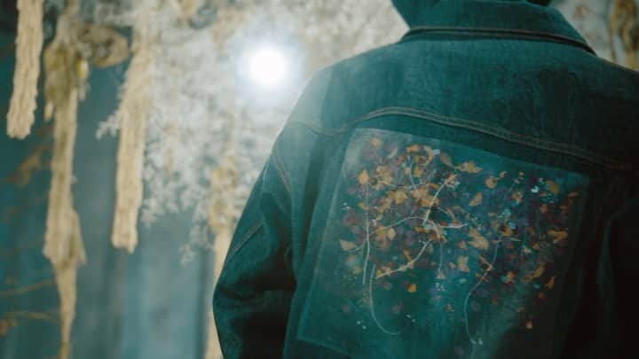 のインスタグラム：「meagratia SS21 Collection   Pattern maker：@yoshiki_nishioka Stylist：@go_momosee Hair：@mukai_daisuke Makeup：@mie_makeup_artist Flower artist : @yukarisatoflower  MD：@bay_seki Illustration：@87.psd Animation：@co2konishi Music direction：@takumi_rockwell Photographer：Kenichi mui Cinematographer：Ryo Tanaka Producer：Shogo Taguchi Director：@aisukuriiim_cam  #meagratia #ss21 #rakutenfashionweektokyo #flowers #flower #animetion #anime #illustration」