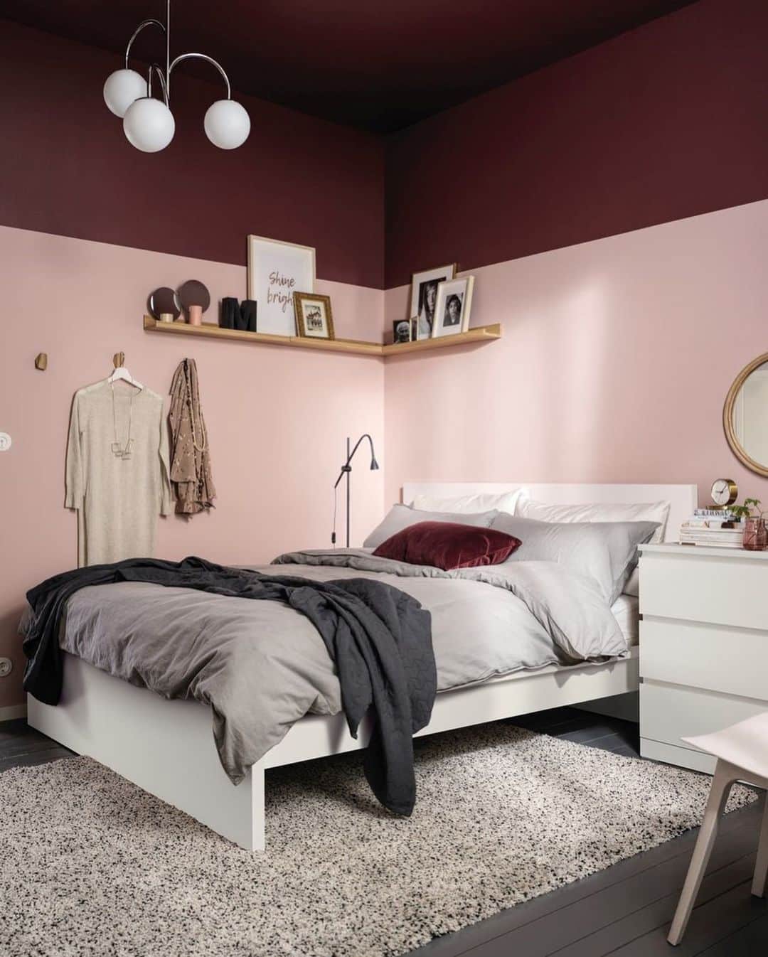 IKEA JAPANさんのインスタグラム写真 - (IKEA JAPANInstagram)「からだがほっこり温まる寝室をつくろう🛏﻿ 寒い季節でも体がしっかり休まるように、保温効果が高くて肌触りも柔らかな素材のベッドシーツや毛布をプラスしませんか？﻿ クッションやラグを取り入れると、見た目もあたたかなベッドルームに。﻿ キャンドルがあれば、さらに気持ちが和らぎます。﻿ ﻿ #イケア #IKEA #ikeajapan #ベッドルーム #ベッド #ベッドカバー #寝具 #クッション #ラグ #カーテン #ブランケット #キャンドル」10月27日 11時00分 - ikeajapan