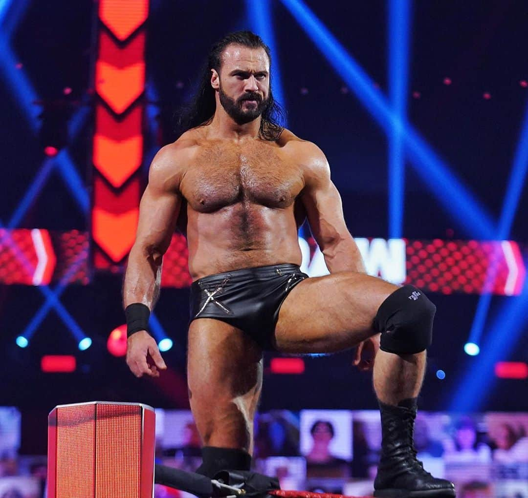 WWEさんのインスタグラム写真 - (WWEInstagram)「Did @dmcintyrewwe just prove @mikethemiz wrong by defeating him one-on-one? #WWERaw」10月27日 11時10分 - wwe