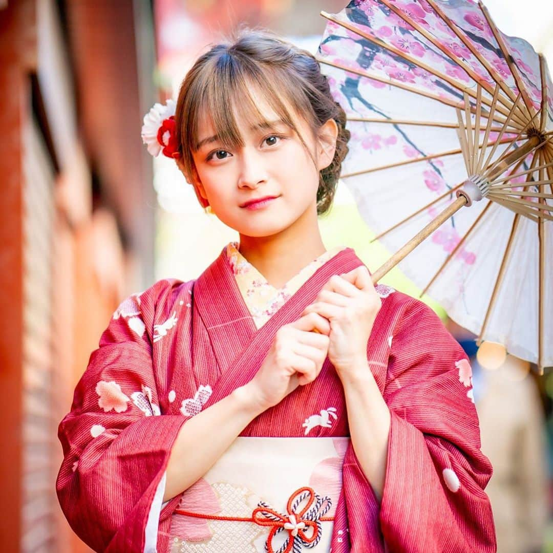 奈良怜那のインスタグラム：「浅草着物撮影会👘 素敵なお着物で素敵なお写真を撮って頂きました(  ˊ꒳ˋ )🌸  #浅草#撮影会#撮影会モデル#ポートレート#着物#着物コーディネート#着物レンタル#和楽#浅草寺#仲見世通り#portrait#japan#kimono#kawaii#asakusa  photo by @hiroyuki.katakana」