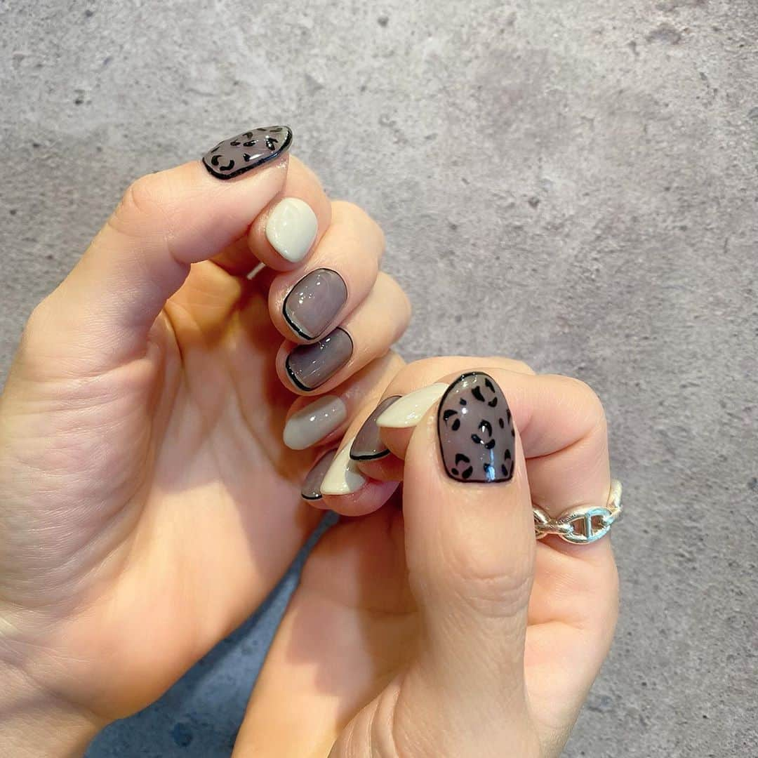 加藤怜さんのインスタグラム写真 - (加藤怜Instagram)「. すっかり秋🍂になったので nailも秋仕様に💅♡ . #秋ネイル #newnail #シアーネイル  #ヒョウ柄ネイル」10月27日 11時32分 - katou_rei