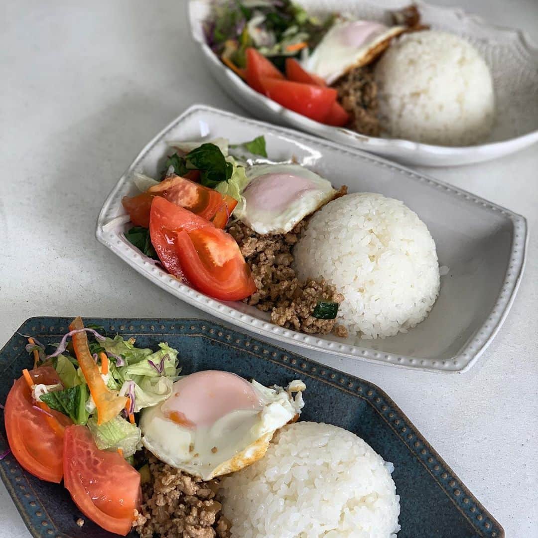 mitsuxmitsu24のインスタグラム：「I made dinner before work  * * 冷めても美味しいはずw * #cooking #cookingram #cookingathome  #cookingtime #madeforyou #夕飯 #晩ごはん #料理 #ガパオライス #タイ料理」