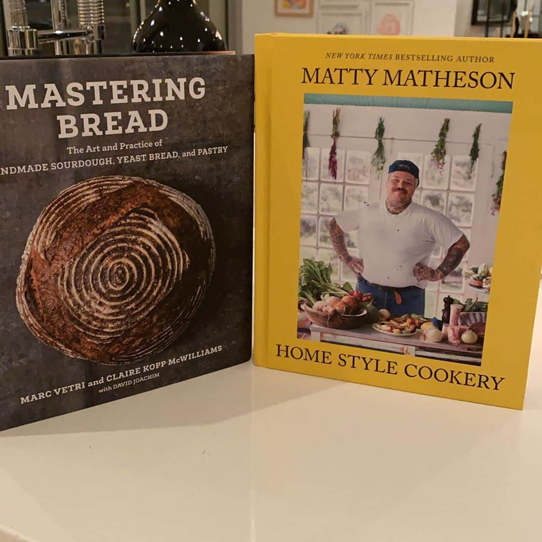 ジミー・キンメルさんのインスタグラム写真 - (ジミー・キンメルInstagram)「this must be my lucky day - new cookbooks from two of the greats @marcvetri & @mattymatheson #masteringbread & #homestylecookery」10月27日 11時40分 - jimmykimmel