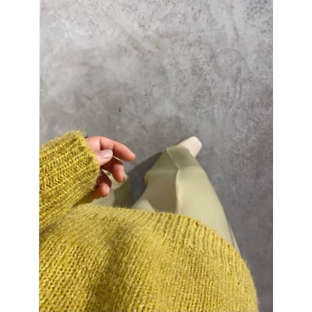 Eri Koyamaのインスタグラム：「. 🍋🍐 . . このニット3色くらい買おうとしてる人🙋🏻‍♀️笑 . 着用してるニット×コートSETの web予約がはじまってるよ◎ 他にもお得セットあるから ストーリーから飛んでみてね✔️ @eri_koyama_  . . @ungrid_official @ungrid_staffsnap #153cmコーデ」