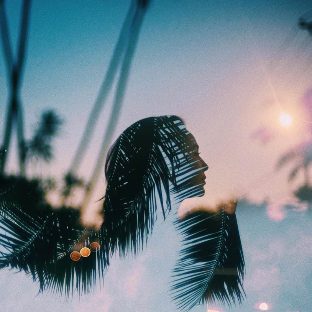 アリッサ ウーテンのインスタグラム：「Sunset strolls with @lovekimiko」