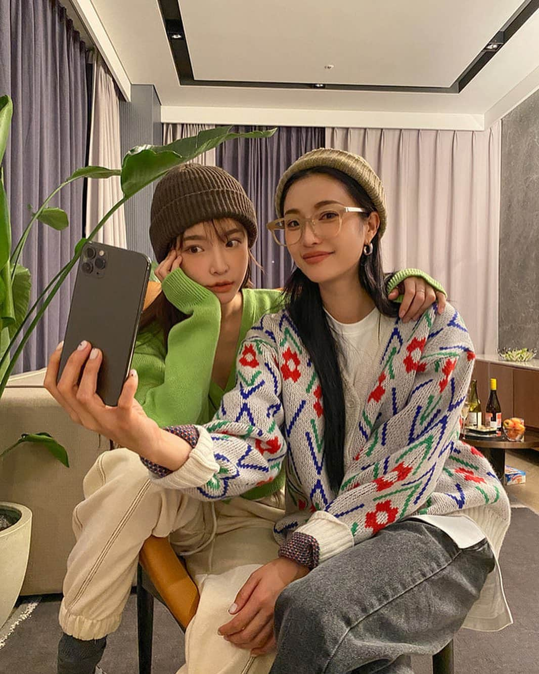 Official STYLENANDAさんのインスタグラム写真 - (Official STYLENANDAInstagram)「House Party Look with Nanda❤️ 11월 2일까지 홈파티룩 15% 할인!! m.stylenanda.com」10月27日 11時54分 - houseof3ce