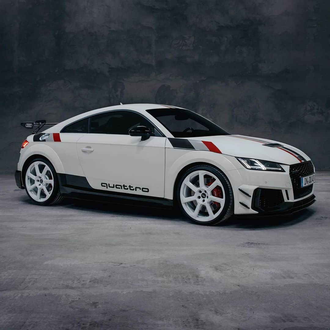 HYPEBEASTさんのインスタグラム写真 - (HYPEBEASTInstagram)「@hypebeastcarclub: @audi is celebrating 40 years of the Quattro with a very special TT RS. It features the same five-cylinder turbocharged engine producing 395 BHP and 354 lb-ft. of torque, and tweaked to now max out at 174 MPH and do the 0-62 MPH sprint in just 3.7 seconds. Learn more details via the link in our bio. It’s set to release only in Germany and will be limited to just 40 units, with each one going for approximately $135,000 USD. ⁠⠀ Photo: Audi」10月27日 11時56分 - hypebeast