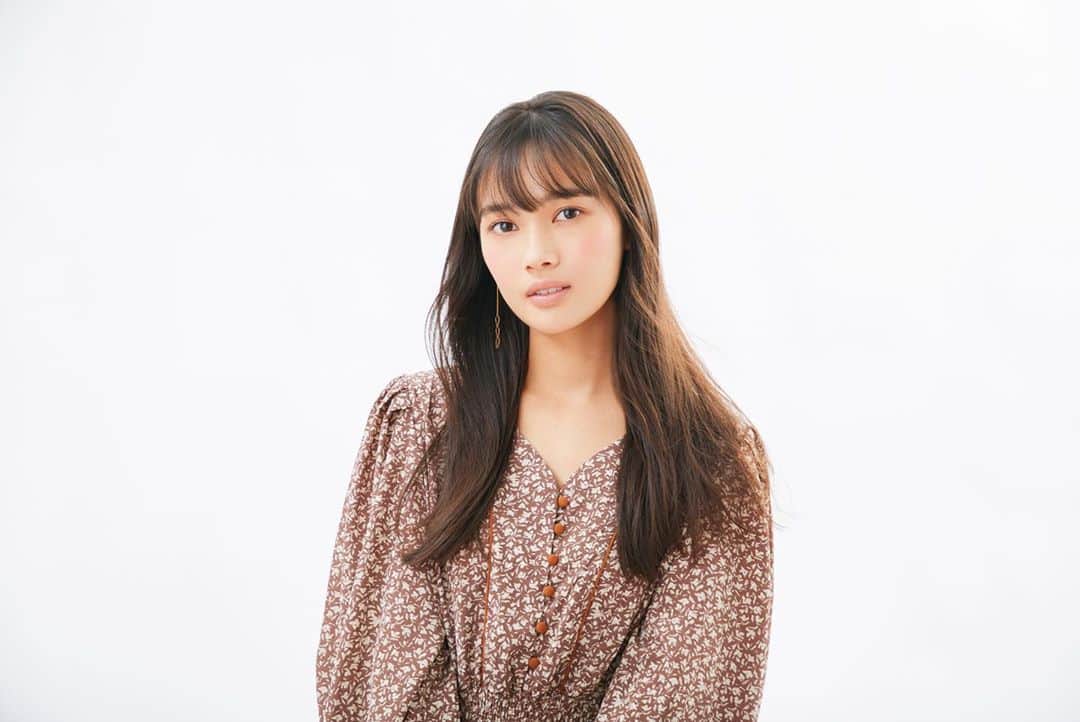 のインスタグラム：「私がイメージモデルをさせて頂いているFUWARIEさんが  ＼#おうちでFUWARIE プレゼントキャンペーン🏠💕／を開催中です！ キャンペーンの詳細をお知らせします！  おうち時間も可愛くいたい！ 今回は簡単２stepの応募でおうち時間を可愛くハッピーに過ごせちゃうアイテムをプレゼント🎁 さらに✨ FUWARIE公式Instagramキャンペーン投稿のコメント欄に普段よくする髪型を書いてくれた方は当選確率アップ＆プレゼントが豪華になっちゃうかも？！😉  ＝＝＝＝＝＝＝＝＝＝＝＝＝＝＝＝＝＝＝＝＝ 【応募方法】 ①FUWARIE公式アカウント（@fuwarie_kracie)をフォロー ※現在フォローしていただいている方も対象です😊  ②キャンペーン投稿にいいね ※普段よくする髪型をコメント欄に書いてくれた人は当選確率アップ＆プレゼントが豪華に？！  【プレゼント内容】 「うるふわ賞」💛フォロー＆いいねで応募 FUWARIE５種セット 20 名様 ・FUWARIE ストレートキープミスト ・FUWARIE ベーストリートメントシャワー ・FUWARIEカールキープミスト ・FUWARIE ストレートグロスメイクオイル ・FUWARIE ヒートプロテクトアレンジスプレ―  「スペシャルさらつや賞」💛フォロー＆いいね＆コメントで応募 FUWARIE５種セット＋スペシャルアイテム 10名様 ・FUWARIE ストレートキープミスト ・FUWARIE ベーストリートメントシャワー ・FUWARIEカールキープミスト ・FUWARIE ストレートグロスメイクオイル ・FUWARIE ヒートプロテクトアレンジスプレ― ・uka scalp brush kenzanまたはuka scalp brush kenzan soft  【応募期間】 2020年10月15日(木)～2020年12月6日(日)  【当選発表】 12月中旬頃を予定しています。 当選された方にはFUWARIEの公式アカウント（@fuwarie_kracie) からダイレクトメッセージにてご連絡致します⭐️ 当選内容の詳細をお伝えするとともに、プレゼント発送に必要な個人情報をお伺いします。  【その他注意事項】 ※公開アカウントのみ、抽選の対象とさせていただきます。 ※商品の発送は日本国内に限らせていただきます。 ※落選の場合はご連絡いたしませんので、ご了承ください。 ※DM送信後、指定の期間内にご連絡がつかない場合は、当選無効とさせていただきますのでご注意ください。 ※ご応募の際にお預かりした個人情報は、賞品の抽選・発送のみに使用し、業務委託先以外の第三者には一切開示しません。 ※応募規約に同意の上、ご応募ください。  応募規約や詳細はこちら https://www.kracie.co.jp/present/10164787_3853.html  是非応募してみてね！ ＝＝＝＝＝＝＝＝＝＝＝＝＝＝＝＝＝＝＝＝＝＝＝＝＝＝＝」