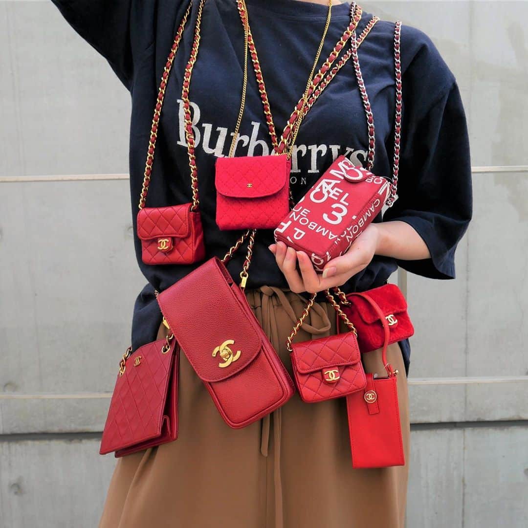 Vintage Brand Boutique AMOREさんのインスタグラム写真 - (Vintage Brand Boutique AMOREInstagram)「Vintage Chanel Red Mini Pouches from @amore_tokyo ❤️🍒  ✈️ Free Shipping Worldwide 📩 DM for more info ➡️ info@amorevintagetokyo.com   #AMOREvintage #AMORETOKYO #tokyo #vintage #ヴィンテージ #アモーレ #アモーレトーキョー #表参道 #東京 #chanel #vintagechanel #シャネル #ヴィンテージシャネル」10月27日 12時15分 - amore_tokyo