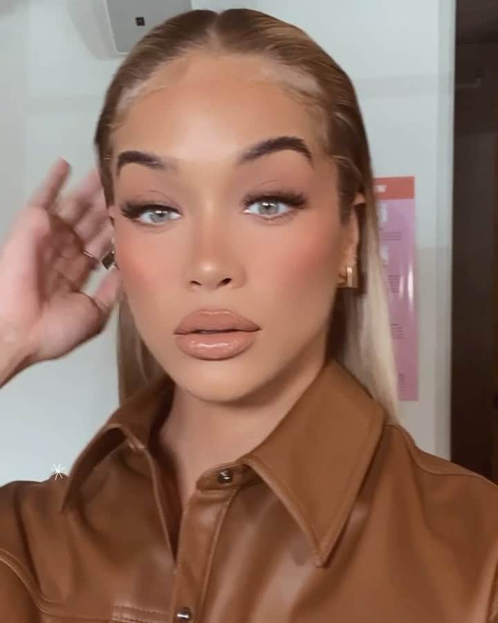 ジャスミン・サンダースのインスタグラム：「She’s straight ... well sometimes ✨」