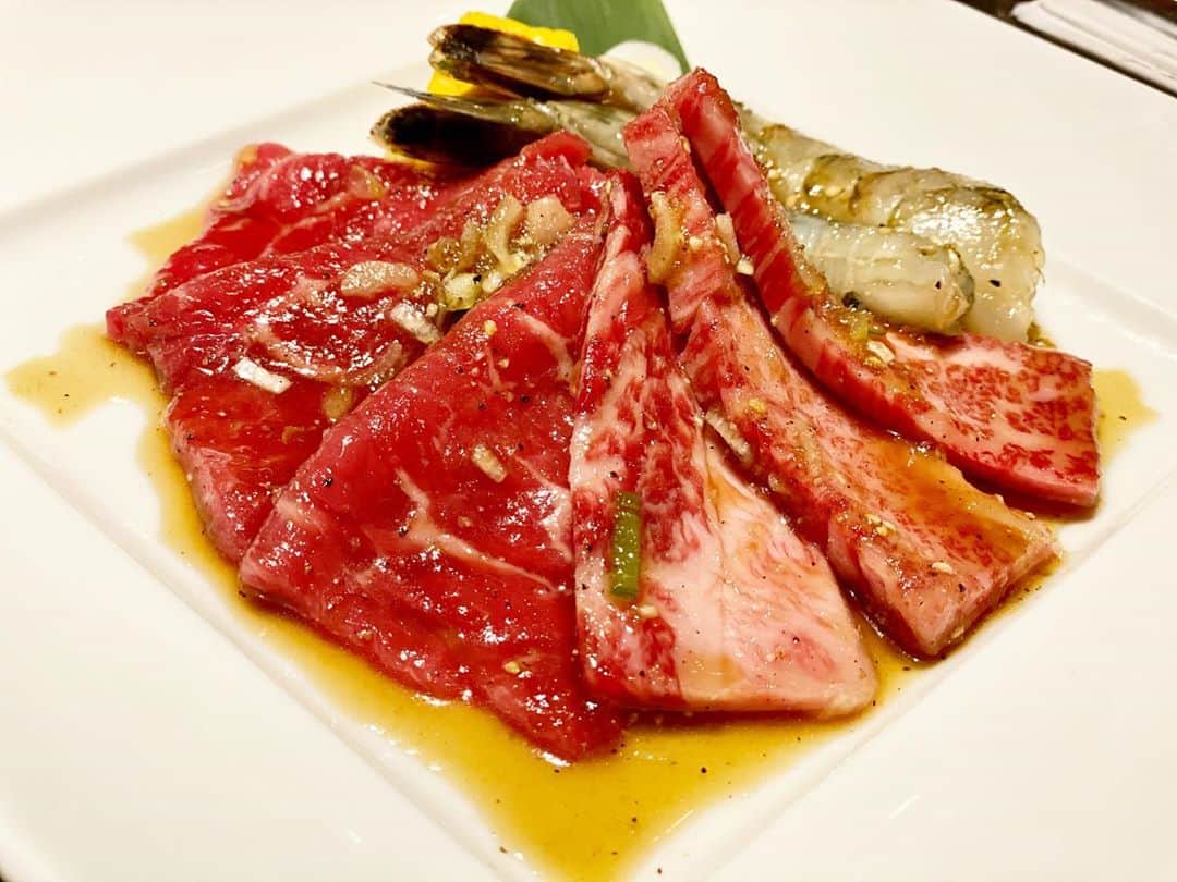 岡英里さんのインスタグラム写真 - (岡英里Instagram)「#叙々苑ランチ 🍽  @nakan0yukimi ちゃんと行こう行こうと話して1ヶ月遅れで叶いました🤣❤️  さしが苦手な人は真ん中のコースのお肉で十分ですよ🥺  タンが食べたかったら別で頼むのがオススメ✌️  #お友達 #女子会 #叙々苑 #ランチ #ランチ女子会 #焼肉 #焼肉女子 #焼肉大好き #お肉 #肉好き #肉好き女子 #パワーランチ #美味しかった #おいしかった #お腹パンパン #🐷 #満たされた #タン塩 #赤身ロース #カルビ #海老 #🦐 #昼から #お酒 #🍺 #昼ビール #最高 #乾杯 #🍻」10月27日 12時10分 - okaeri0424