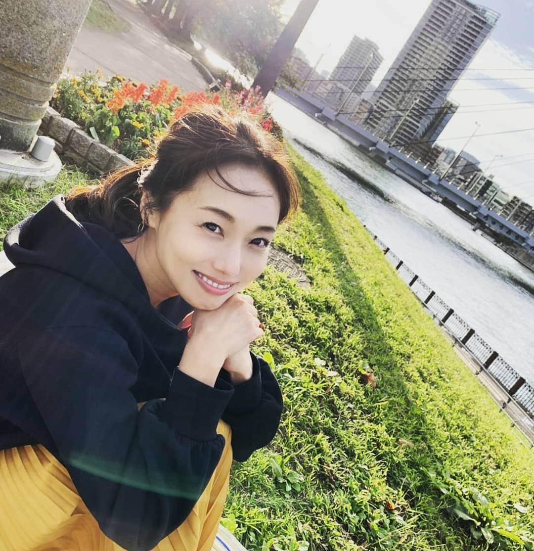 華耀きらりのインスタグラム：「気持ちの良い陽気🍂 たくさん深呼吸したくなります☆☆  #秋#autumn #良い陽気#深呼吸しましょう#マスクで呼吸浅くなりがち #華耀きらり」
