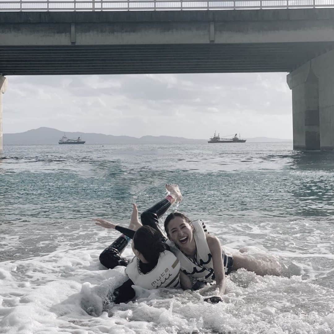 ARISA（和田有沙）さんのインスタグラム写真 - (ARISA（和田有沙）Instagram)「波に打たれては転がって〜🙃 を繰り返してひたすら笑う🤣ㅤㅤㅤㅤㅤㅤㅤㅤㅤㅤㅤㅤㅤ 浄化された☺️💓ㅤㅤㅤㅤㅤㅤㅤㅤㅤㅤㅤㅤㅤ そして笑い死んだ😇 ㅤㅤㅤㅤㅤㅤㅤㅤㅤㅤㅤㅤㅤ #沖縄#okinawa#ありこり」10月27日 12時31分 - wadaarisa