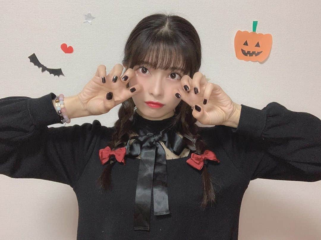 行天優莉奈さんのインスタグラム写真 - (行天優莉奈Instagram)「セルフプロデュース生写真ハロウィン🎃 まだ予約してない方はぜひ、もう少しで締め切り👻 #ハロウィン #ハーフツイン　#みつあみ #BLACK #まみれになっちゃった #オフショット　#行天優莉奈」10月27日 12時26分 - yurina.0314