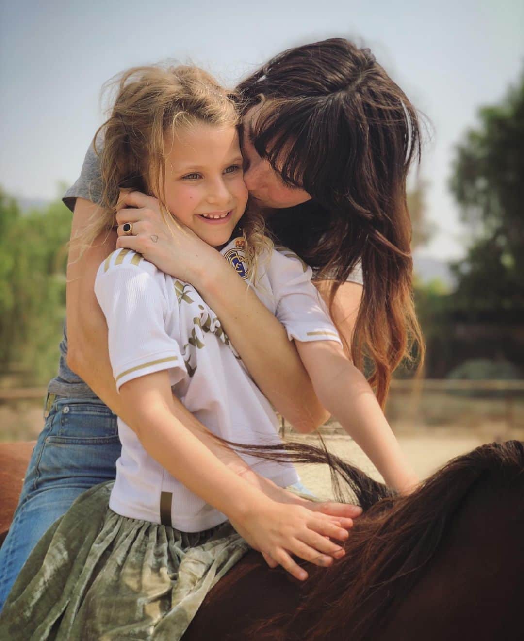 レイク・ベルのインスタグラム：「3 months seizure-free. 👊🏼 @epilepsyfdn  ✨✨✨✨✨✨✨✨✨✨✨✨」