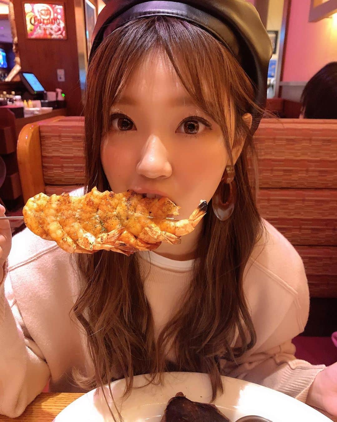 いっちゃん/嶋津 いつみのインスタグラム：「. . . 大好きなエッビ🦐💕 . . . 昨日は友達とハロウィンパーティーで エビ食べたあと 大根になりました🤪💨 . . . . 詳細はストーリー参照w . . . . .  #関西  #関西サロモ  #サロンモデル #サロモ #いっちゃん  #フリーモデル #関西モデル  #あざといっちゃん #かわいっちゃん #いっちゃんコーデ #ブライダルモデル #アレンジモデル #ヘアカラー  #ヘアアレンジ #くしゃ顔」