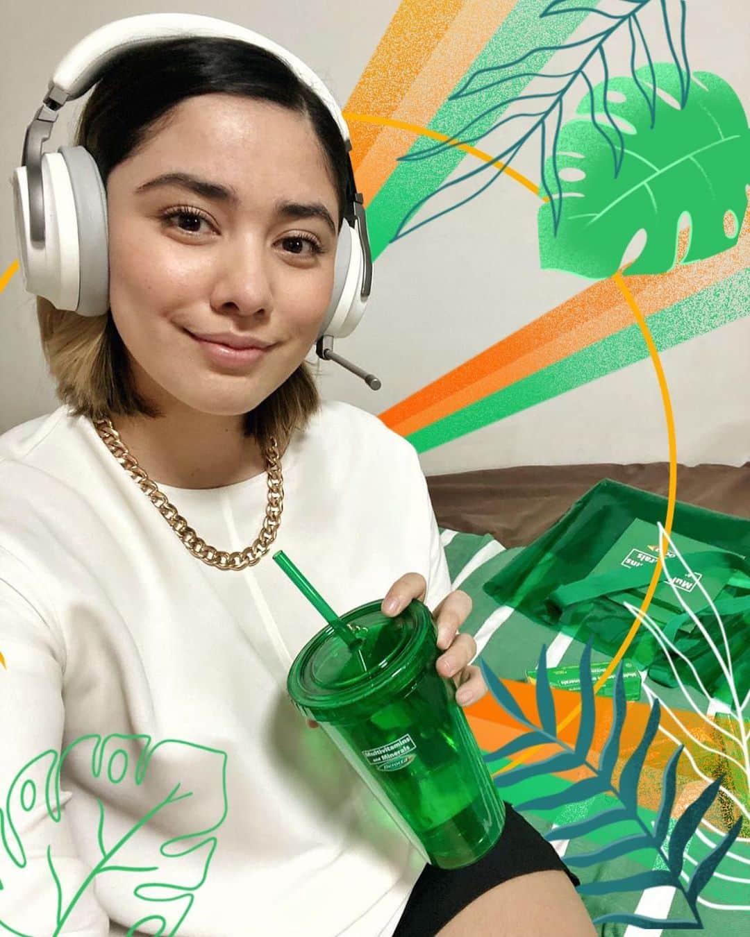 ローレン・ヤングのインスタグラム：「Streaming really takes a toll on my mind and body since I’m sitting and talking for more than 4 hours straight 🤷🏻‍♀️ Which is why I make sure to drink Berocca every morning - it helps enhance mental sharpness and supports physical energy plus its packed with vitamins B, ascorbic acid, calcium, magnesium and zinc! I especially enjoy it on sunny days because the limited edition Mango-Orange flavor tastes like summer in a cup ☀️ Experience a #BoostofSummer with @BeroccaPH」