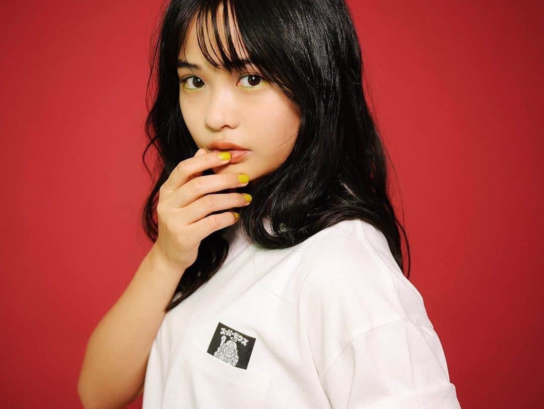 西本ヒカルのインスタグラム：「・ #ビックリマン #COMMONBASE  光栄な事に、今回モデルを務めさせて頂きました！  ぜひcheckして頂けると 嬉しいです♡🌹  @ramon_onizawa @hikaru_nishimoto1231 @commonbase.jp」