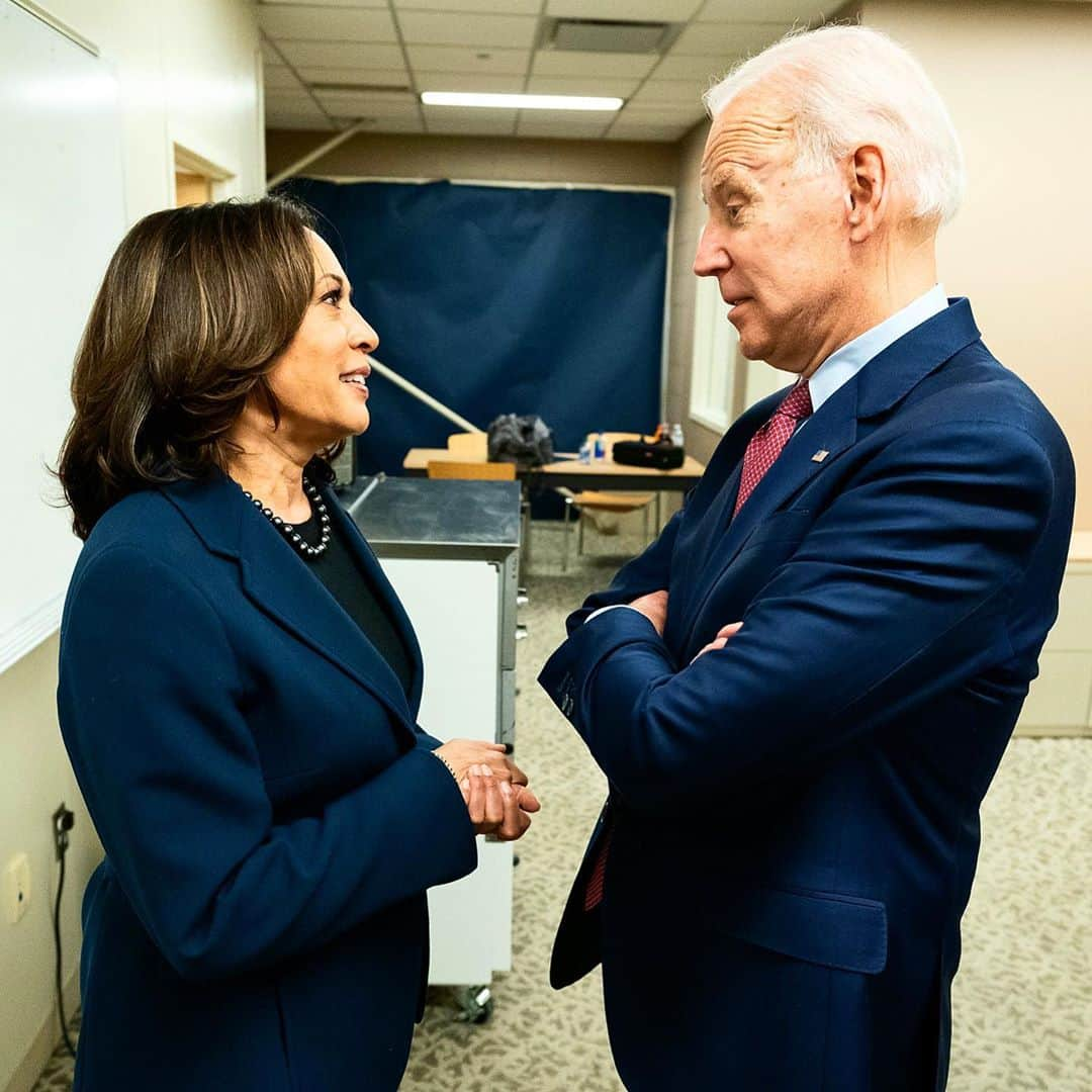 タイリース・ギブソンさんのインスタグラム写真 - (タイリース・ギブソンInstagram)「Something feels really really good about what’s happening and about to happen! @joebiden @kamalaharris we got you we are ALL IN!!!!!!!! I just flew back to LA where I’m registered to VOTE and I’m locking in my vote tomorrow!」10月27日 12時50分 - tyrese