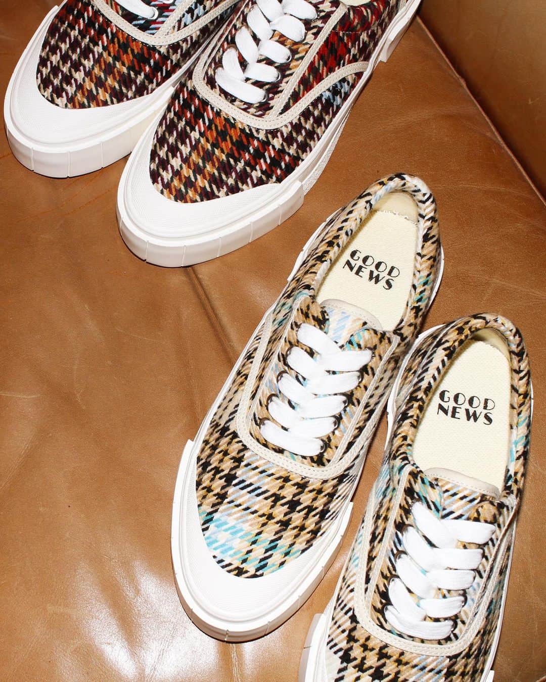 カレンウォーカーのインスタグラム：「We’ve got Good News for you! More @goodnewslondon retro-inspired sneakers have  arrived, including the very cool checks and tie dye corduroy. Taking a conscious approach to all components, Good News designs feature recycled rubber soles, organic cotton and weave uppers, recycled eco-lite footbeds, recycled metal eyelets and organic cotton laces. Available on karenwalker.com and at Playpark Newmarket」