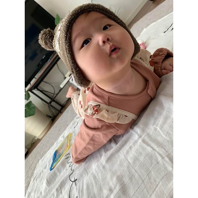 のインスタグラム：「🎉Harf birthday🎂  産まれてきてくれて ありがとう😭❤️  6ヶ月のドヤ顔 顔もだんだん変わってきて 毎回比べるのが楽しみだよ💋  #harfbirthday #6months  #6ヶ月baby  #女の子のママ  #女の子ベビー」