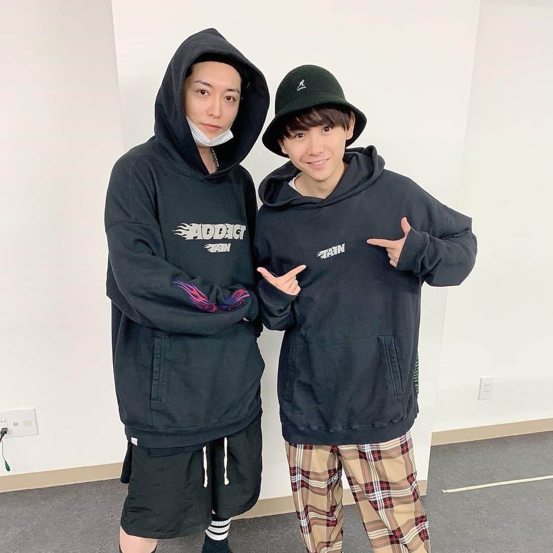 のインスタグラム：「お揃のパーカーで本日も。  #taindoublepush  #ワンショットドラマ」