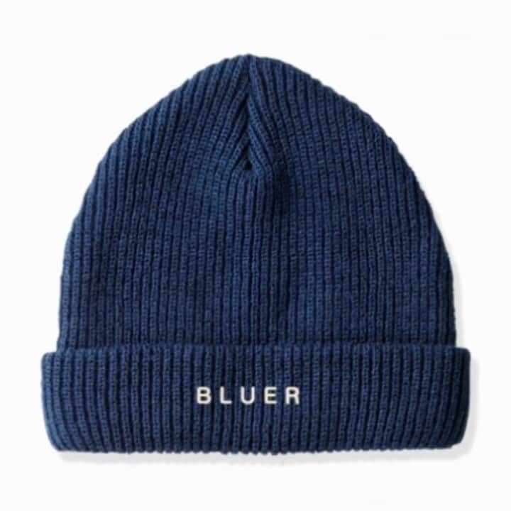 のインスタグラム：「🌈BLUERロゴ刺繍ビーニー登場！ ¥5800（税込）  ワッチキャップとも呼ばれる冬には欠かせないアイテム。柔らかく、あたたか～い生地。海や山。ちょっと買い物に。  サイズはフリーサイズなので、女性も男性でもどうぞ。折り返し幅はご自由にご調整の上、被ってくださいね。  🚛💨　只今のご注文で11月5日の出荷を予定しております。  🎪BLUERオンラインSHOP @bluer.tokyo URLからリンク﻿ 🔗 http://www.bluer.tokyo ﻿ #bluerco﻿ #teambluer﻿ #海 #キャンプ﻿ #お買い物 #冬じたく」