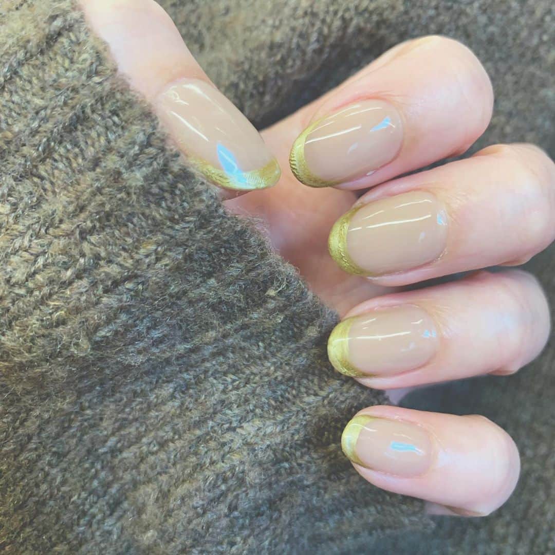 ruk6ruk6のインスタグラム：「new nail  ゲームする為に 短く切りました🎮  #nail #ショートネイル」