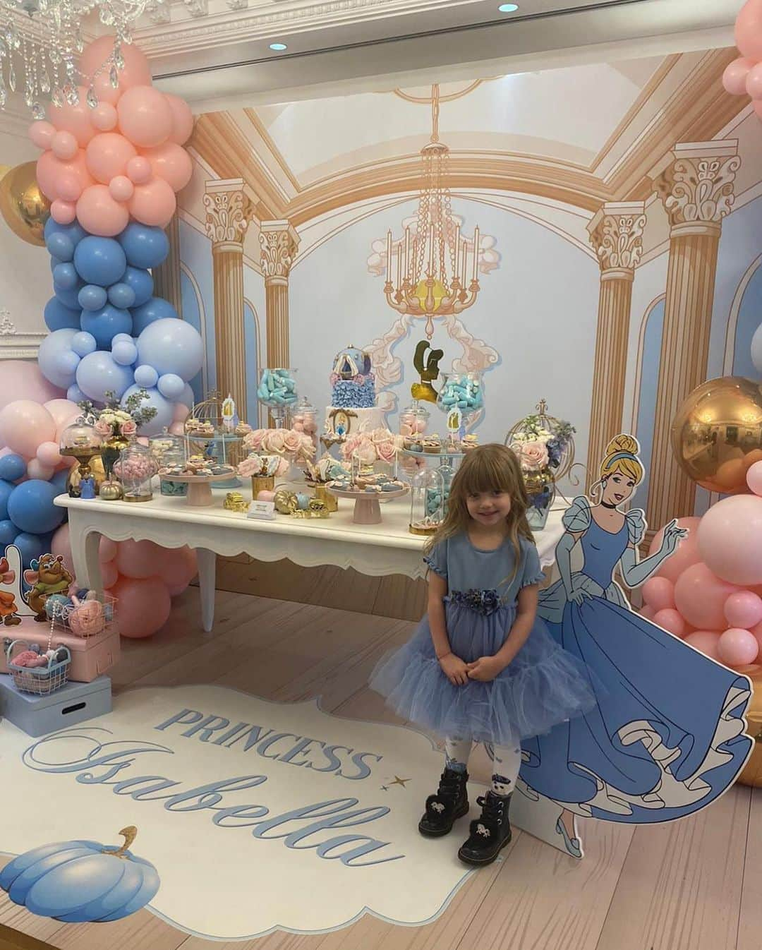 マウロ・イカルディさんのインスタグラム写真 - (マウロ・イカルディInstagram)「Feliz Cumpleaños Princesa Isabella👸💝 . Thanks to our friends @dreamscometrueparis for this beautiful day 💕」10月27日 19時31分 - mauroicardi