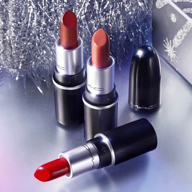 M·A·C Cosmetics UK & Irelandさんのインスタグラム写真 - (M·A·C Cosmetics UK & IrelandInstagram)「Now here’s a power trio✨⁠ Fireworked Like A Charm Mini Lipstick Kit in Red features shades Rocket Woman, Boisterous & Burst On The Scene⁠ ⁠ Drop us a 👄 with your favourite shade!⁠ ⁠ Stay tuned for the swatching coming up next👀⁠ ⁠ #MACCFrostedFirework #MACChristmasGifts #MACChristmasGifts #MACCosmeticsUK #MACCosmetics  #MACChristmas #MACHoliday ⁠」10月27日 19時30分 - maccosmeticsuk