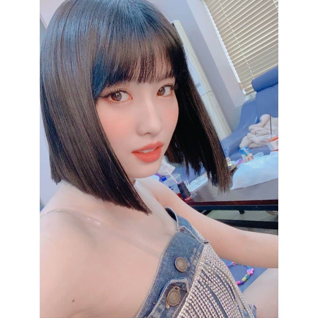 TWICEさんのインスタグラム写真 - (TWICEInstagram)「i can't stop me🍑🧏‍♀️」10月27日 19時30分 - twicetagram