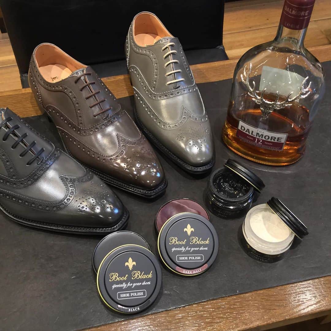 bootblack_officialさんのインスタグラム写真 - (bootblack_officialInstagram)「A shoe care service called “Malt Dressing“ is suggested by @scotchgrain_official by using Boot Black shoe care products.  #columbus#bootblack#shoecare#shoeshine#shoepolish#shoegazing#shoestagram#mensshoes#mensfashion#leathershoes#madeinjapan#japanmade#japanmadeshoecare#japan#asakusa#dalmore#scotchwhisky#whisky#scotchgrain」10月27日 19時30分 - bootblack_official