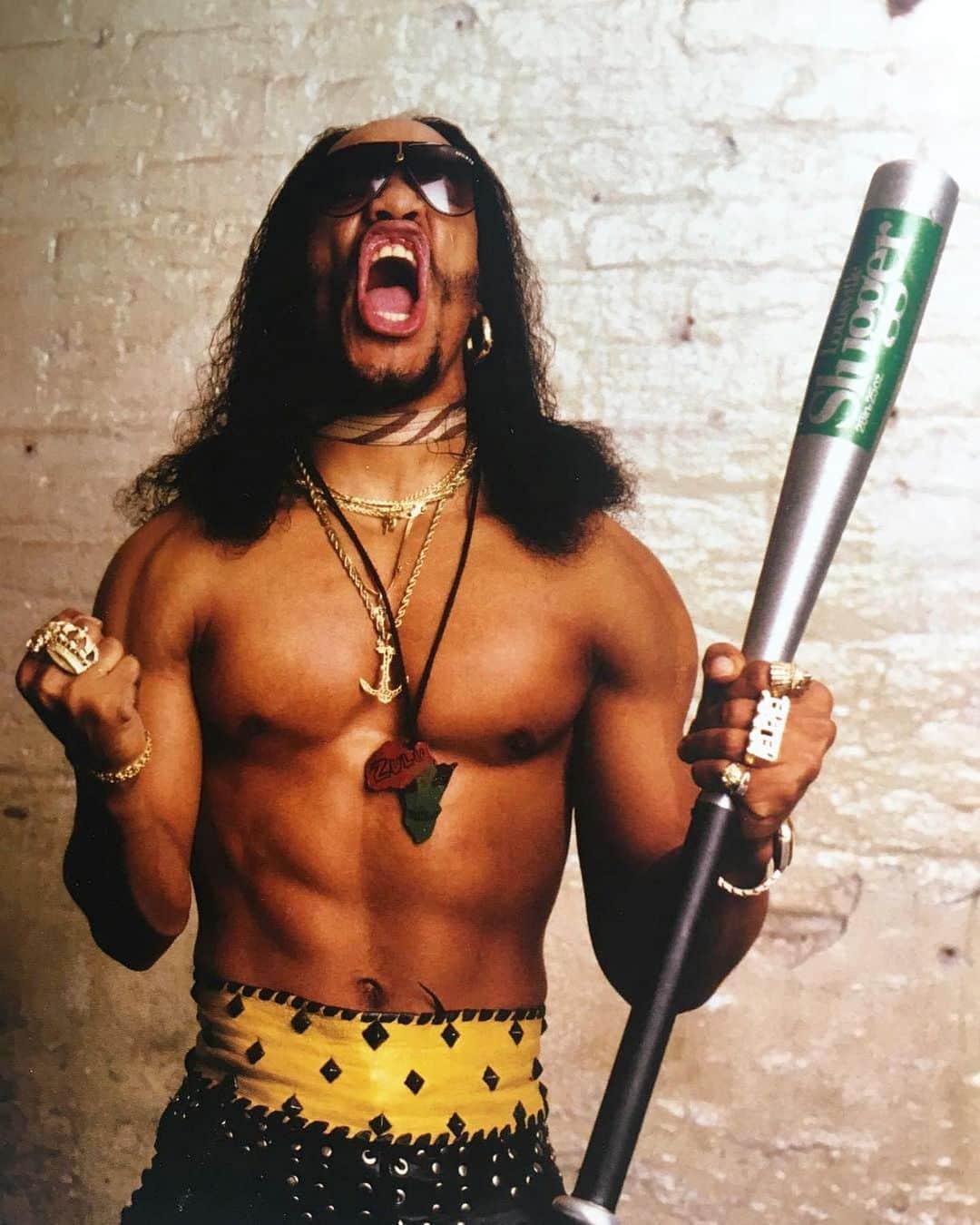 ファンクマスター・フレックスのインスタグラム：「Bronx Legend: Grandmaster Melle Mell! : COMMENTS OFF! Hahahaha! Reality tv rappers love to send bots in the comments! 😂😂😂😂😂 Your whole style is chump!   TUNE IN TONIGHT 10PM AS I BREAK IT DOWN IN DETAIL! @hot97」