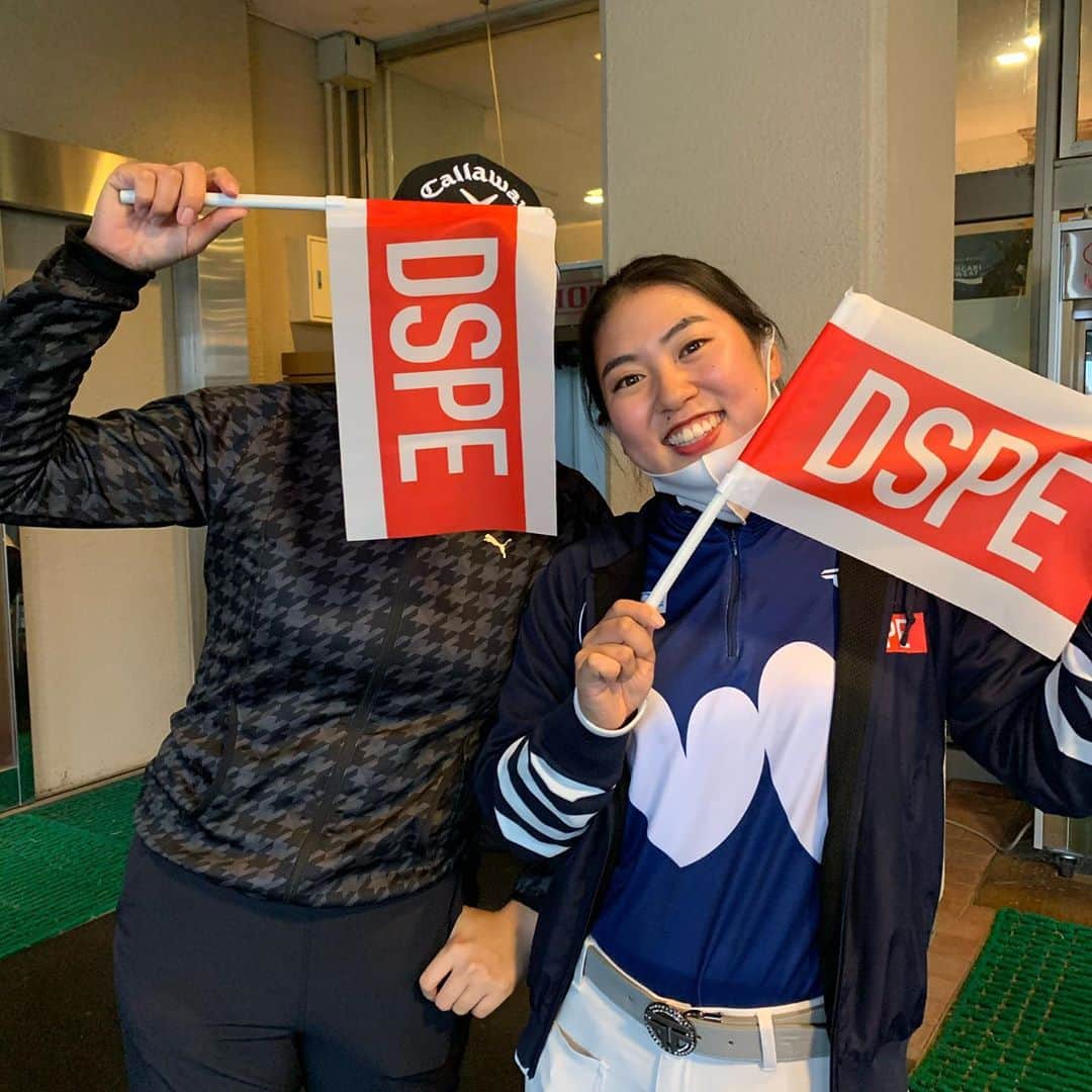 乗富結さんのインスタグラム写真 - (乗富結Instagram)「. DSPEのカート用フラッグが出来上がったそうです！！かわいいですね！ そしてわたしの隣は誰でしょうか、、🤔💭 . #dspe #ゴルフ#golf」10月27日 14時59分 - yui0919golf