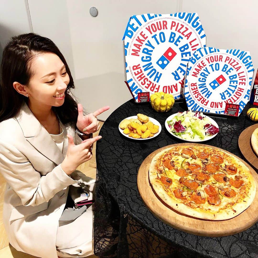 Mai Yamadaさんのインスタグラム写真 - (Mai YamadaInstagram)「「ドミノ・ピザ期間限定商品ハロウィン・ルーレット激辛ピザ対決」メディアイベントのMCを務めさせて頂きました🎤 . リアルイベントの記者発表会は約8ヶ月ぶり。 タレントさんと掛け合いさせて頂きながらトークするのはやっぱり楽しいですねぇ😭 . はじめしゃちょーさんも柏木由紀さんもリアクションめちゃ面白くて盛り上がりました🙌🏻 今年のハロウィンはおうちでドミノピザのハロウィンルーレットをぜひ！🎃🍕 . #記者発表会#MC #ドミノピザ#ハロウィンルーレット#ハロウィン#ピザ#パーティー」10月27日 15時29分 - yamadamai_719