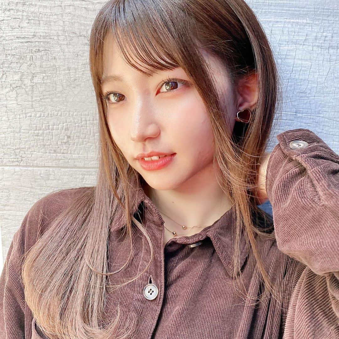 横道侑里のインスタグラム：「@tofu.gengen さんにラグジュアリートリートメントしてもらってきました♡︎ʾʾ サラッサラで幸せ😊✨ ありがとうございました！ 店内もめちゃめちゃ可愛かった！ ハロウィン仕様にもなってたの~  みんな行って見てね！ 可愛くセットして可愛く撮影してくれるよ💓」
