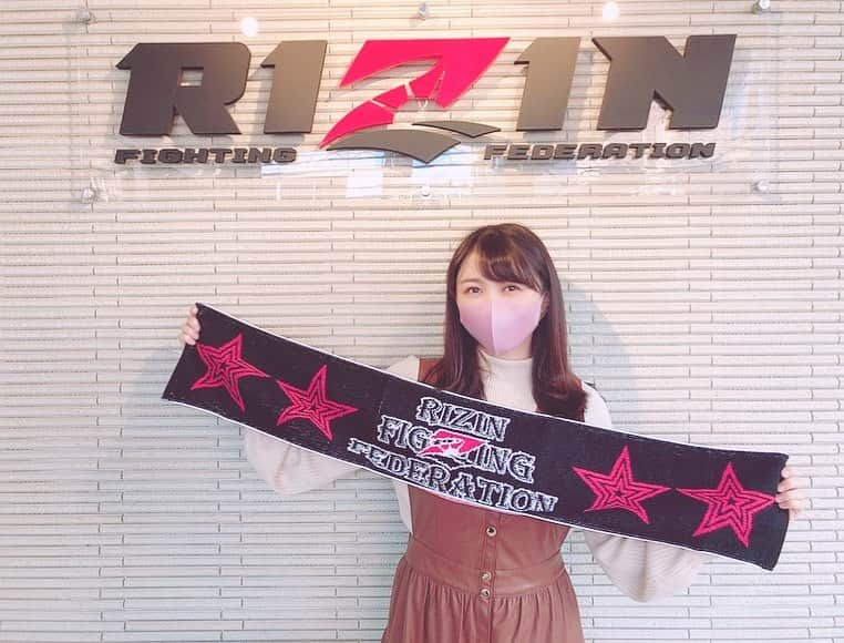 佐々木晴花さんのインスタグラム写真 - (佐々木晴花Instagram)「#RIZINガール2020 の ちーころと、はるまちゃんとランチをしてきました😋🍴💕   #RIZIN25 の話もしたり…🥰💭  そして念願のRIZINショップへ✨ 私はピンクマスクとタオルをGET🌻 とってもHappyです✨  他にも素敵なグッズが沢山ありますので、皆様も是非GETしてください💝🥰  そして！！ 店内にサインも書かせていただきました✒嬉しい😊🌼✨良かったら見つけてください✨✨  楽しくて充実した1日でした🌼  ＊ ＊ 💎心変わりの相手は私にしてみない？💎 ＊ インスタ・Twitter・YouTubeチャンネル・TikTok・SHOWROOM・LINE LIVEは佐々木晴花で検索🔍 ＊ あなたのフォローお待ちしております🌷 ＊ ＊ 🟥YouTubeもアップ中🟥 #チャンネル登録お願いします ＊ 佐々木晴花で検索🤓又はプロフィール欄から✈️ ＊ ＊ ◾️佐々木晴花へのお問い合わせ✉️ セントラル株式会社所属 ＊ ○お仕事のご依頼 ⇨ work@centralltd.co.jp ＊ ○ファンレターやプレゼント🎁💌 ⇨ 〒151-0051 東京都渋谷区千駄ヶ谷2-33-8 YKビル2F・3F セントラル株式会社 佐々木晴花 宛 ＊ ＊ はるはるファミリー 大募集中 🏠 #佐々木晴花 ☀️🌻 （はるはる・ビールとホルモン好き）🍻🐷 #女優 💁‍♀️ #ダンサー#ダンス講師 👯‍♀️ #グラビア#グラドル 👙🏖 #マシュマロボディ#谷間#ムチムチボディ#セクシー 💗 #ビール女子 #釣りガール 🎣🐠 #グルメ女子 #肉好きな人と繋がりたい  #ラーメン好きな人と繋がりたい  #ラーメン女子 #東京グルメ #グルメ好きな人と繋がりたい  #レトロガール#レトロコーデ #総合格闘技  #RIZIN #RIZINFF #RIZINガール #japanesegirl #instagood  #rizinショップ」10月27日 16時08分 - haru2n.run