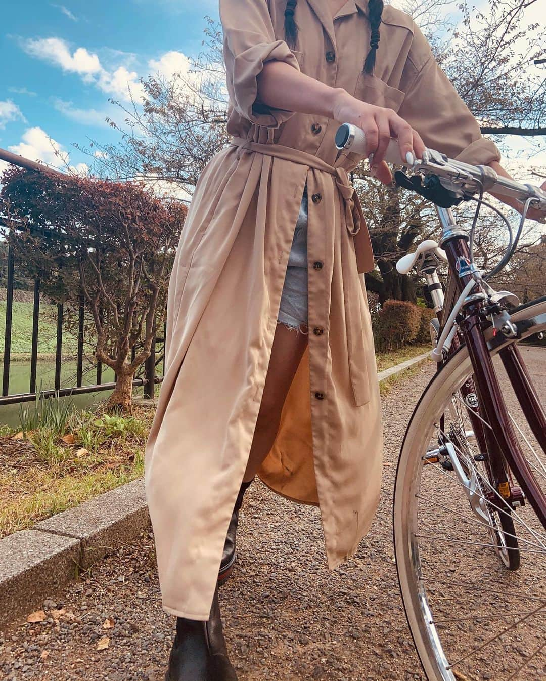 Takiさんのインスタグラム写真 - (TakiInstagram)「The past few days I have been waking up at 4 am to ride my new bike from @fujibikes_jpn . The reason I wake up at 4 am is because first of all for safety and also I like to ride my bike and just be able to stop and look around and remember what all the things I am grateful for 💞 I can’t believe it’s autumn already 🍂 #fuji #fujibikes」10月27日 16時09分 - taki_faky