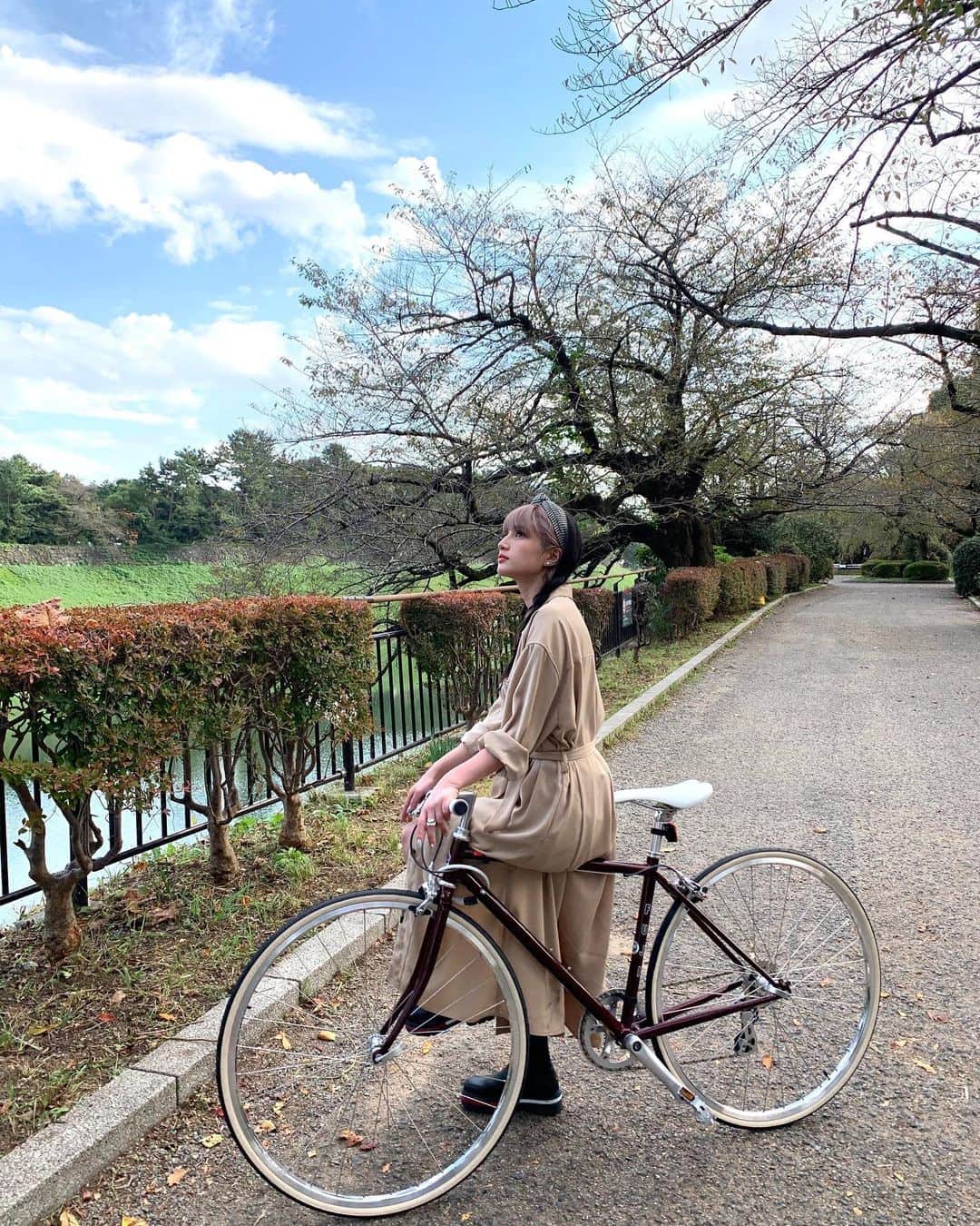 Takiさんのインスタグラム写真 - (TakiInstagram)「The past few days I have been waking up at 4 am to ride my new bike from @fujibikes_jpn . The reason I wake up at 4 am is because first of all for safety and also I like to ride my bike and just be able to stop and look around and remember what all the things I am grateful for 💞 I can’t believe it’s autumn already 🍂 #fuji #fujibikes」10月27日 16時09分 - taki_faky