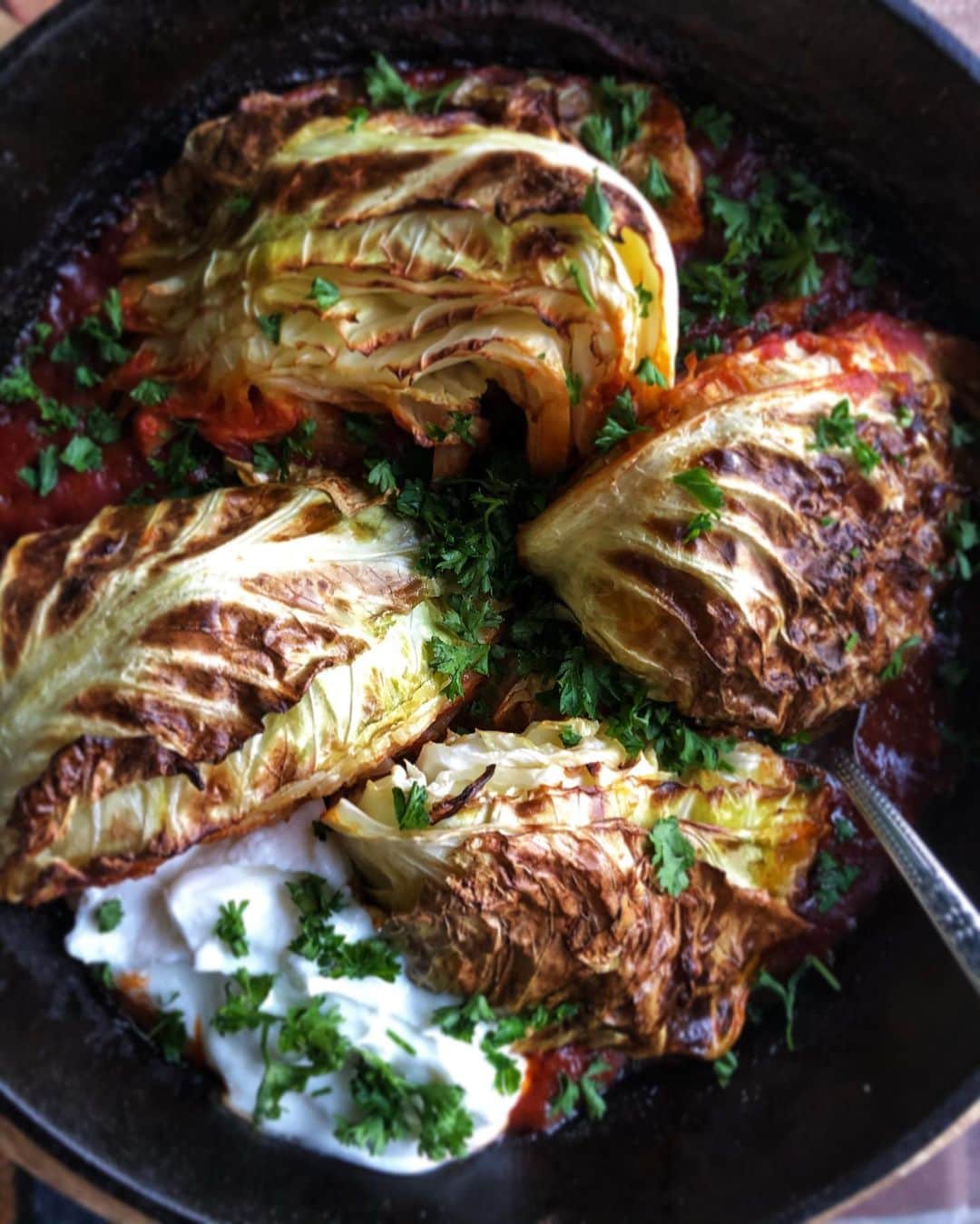 Antonietteのインスタグラム：「#meatlessmonday ended two minutes ago since it’s past midnight here, but that’s ok, this dish can be eaten any day of the week! This fall apart caramelized cabbage dish is cabbage on crack. It’s so good! The tangy cool yogurt paired with the caramelized warm cabbage cooked down in a spicy tomato sauce is such a good match. This will help release any emotional cabbage 🥬 that you may have. 😆 Try it! Recipe from @bonappetitmag.」
