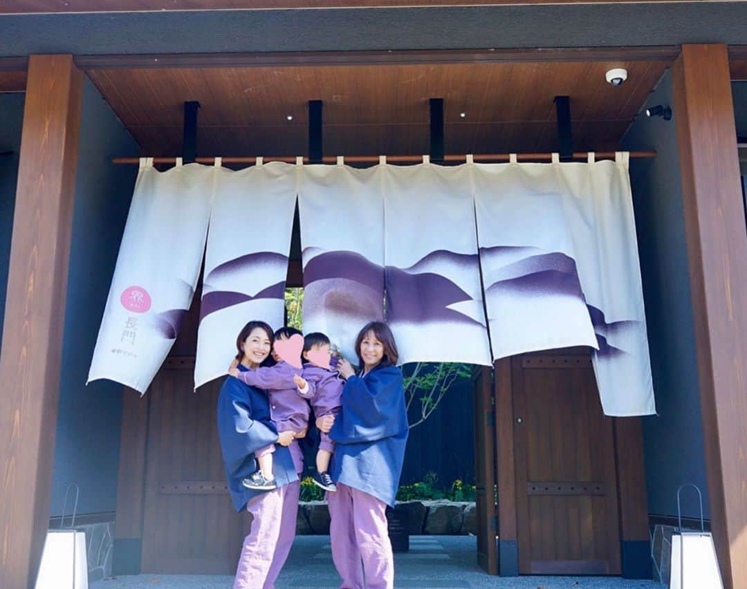 Remiさんのインスタグラム写真 - (RemiInstagram)「onsen trip with 👩🏻‍🦳🤍 1ヶ月に渡る帰省生活もあと少し。 お世話になったお礼に母に親孝行旅行♨️ 母のリクエストで、山口県長門湯本に今年できたばかりの「界 長門」へ。 武家文化を体現した趣ある旅館で三世代水入らず堪能しました🏯♨️  年始のセブ親子留学以来の4人旅👩‍👩‍👧‍👦✨ 私の旅好きは完全に母の遺伝です✈︎  #界長門 #山口県 #長門湯本温泉 #星野リゾート #子連れ旅 #三世代旅 #gotoトラベル #gototravel #LOVETABI #LOVETABIMama」10月27日 16時12分 - remi_912