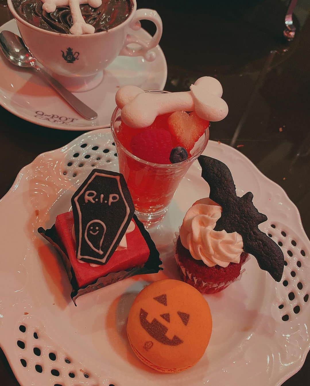 水森依音さんのインスタグラム写真 - (水森依音Instagram)「美味しくて可愛いとはどういうことでしょうか  #qpotcafe  #アフタヌーンティー  #Halloween #Kawaii」10月27日 16時14分 - ion_mizumori